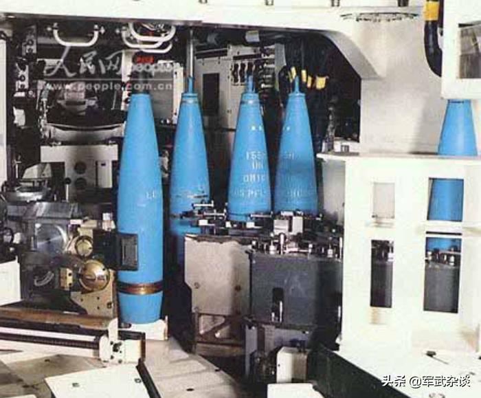 pzh155mm自行榴弹炮,pzh2000式155mm自行榴弹炮