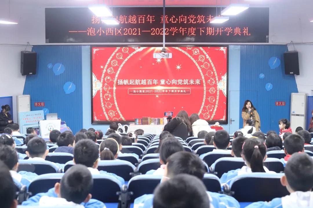 开学啦听听新生的感受,开学了看一下宿舍的环境