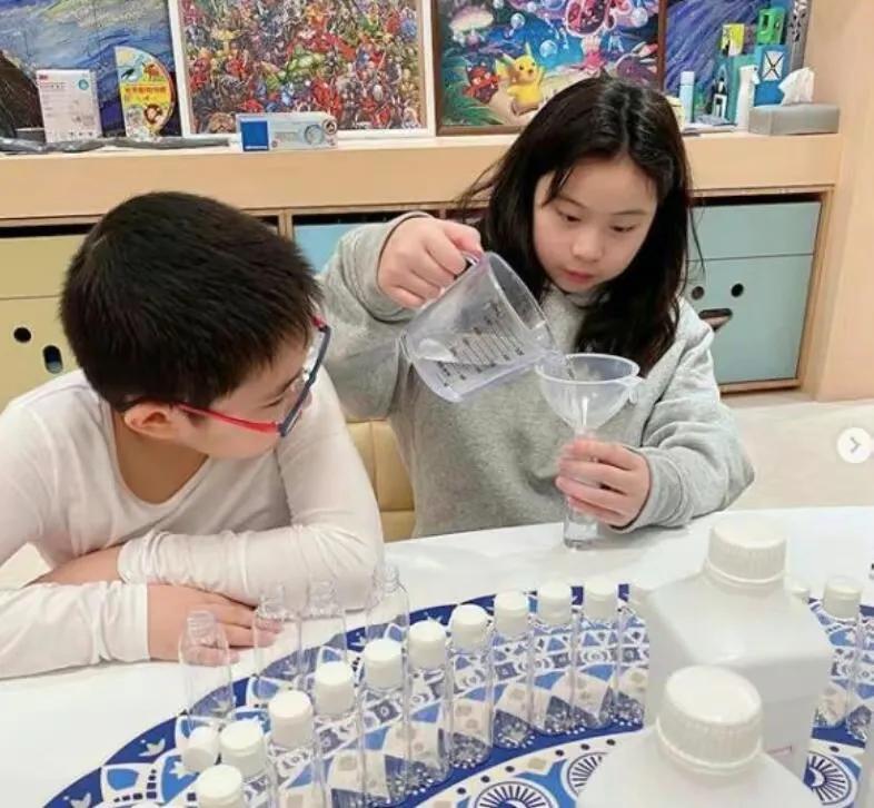 甘比晒刘銮雄66岁所生三胎女儿,甘比刘銮雄生四胎了吗