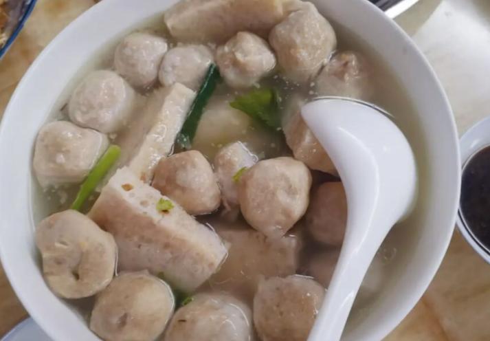 女子自曝结婚10年仍习惯住娘家，看到桌上的菜，网友：换我也一样