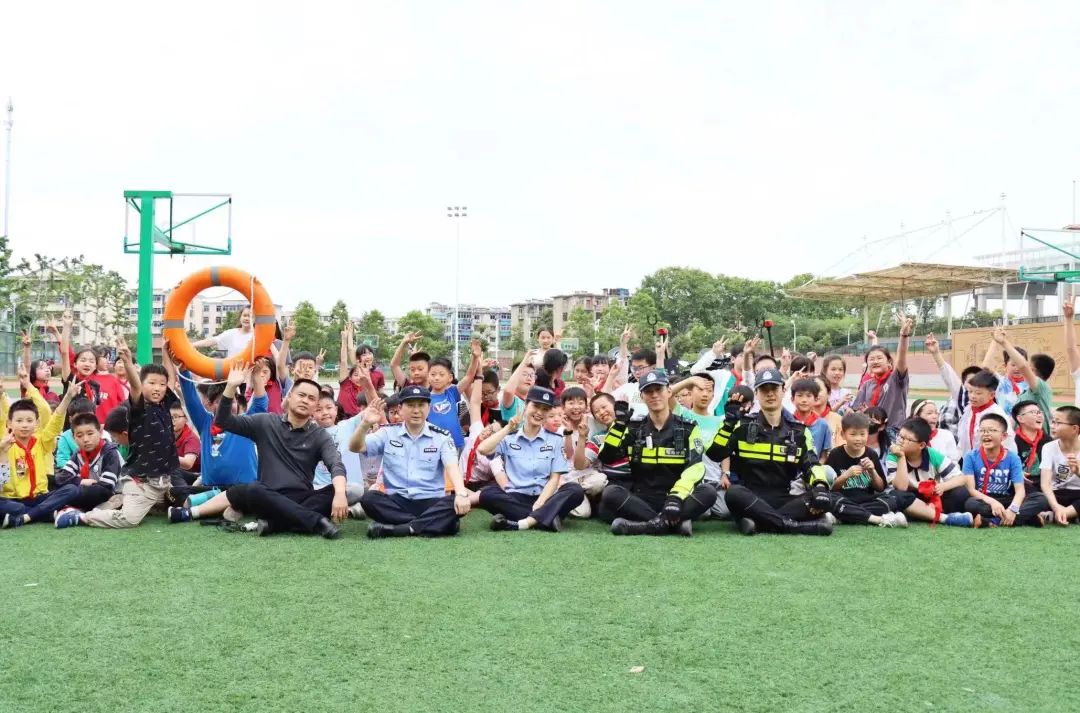 想要六一儿童节礼物的说说,充满爱的儿童节礼物