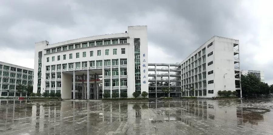 大学宿舍是四人间的宿舍有哪些,哪个大学宿舍四人间最好