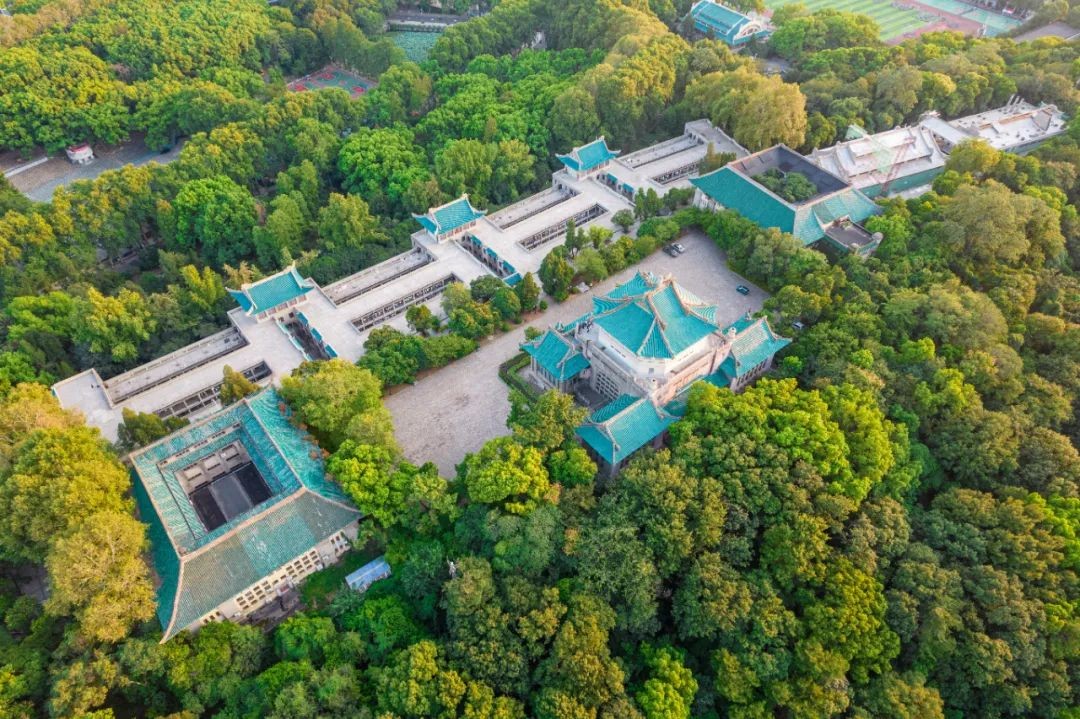 武汉大学哪个专业毕业后工资高,有哪些能够年薪百万的专业