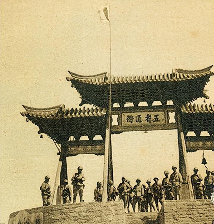 *光脱**犹太人女人衣服，集体*杀屠**，老照片再现变态的纳粹德国！