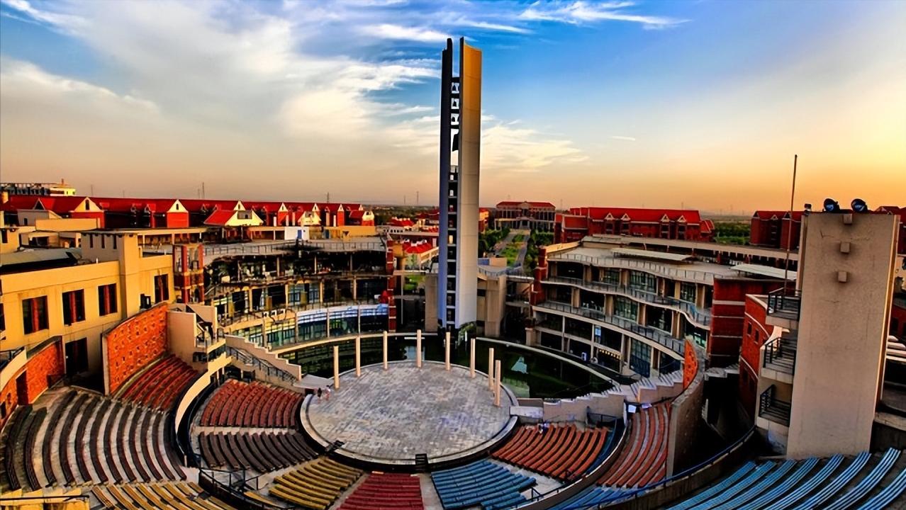 中国传媒大学2012级播音主持,报考中国传媒大学播音主持的条件