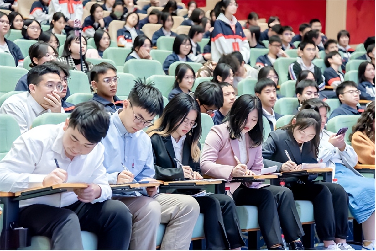 发生矛盾后大大方方解决,发生矛盾先道歉还是先冷静