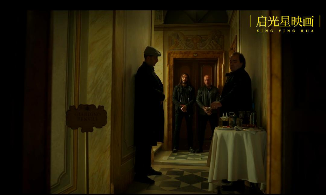 黑帮女老大成长史,黑帮女老大的传奇人生