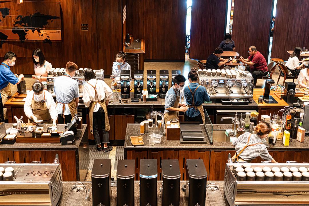 “震惊”之后星巴克终于道歉，贵还不安全，它为何傲慢？