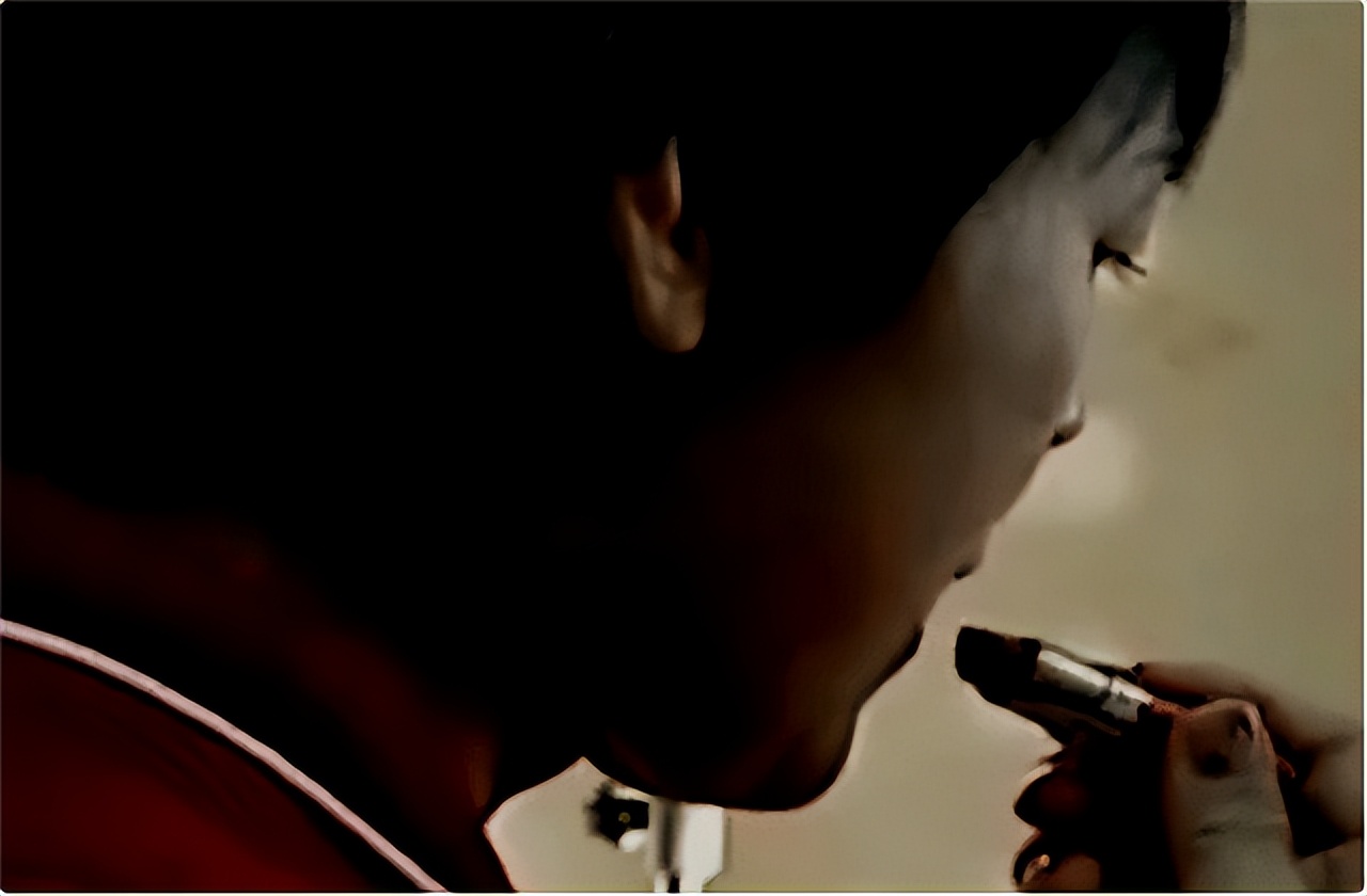 2006年，东北50岁大汉成功变性，与前妻姐妹相称，让女儿喊他姑姑