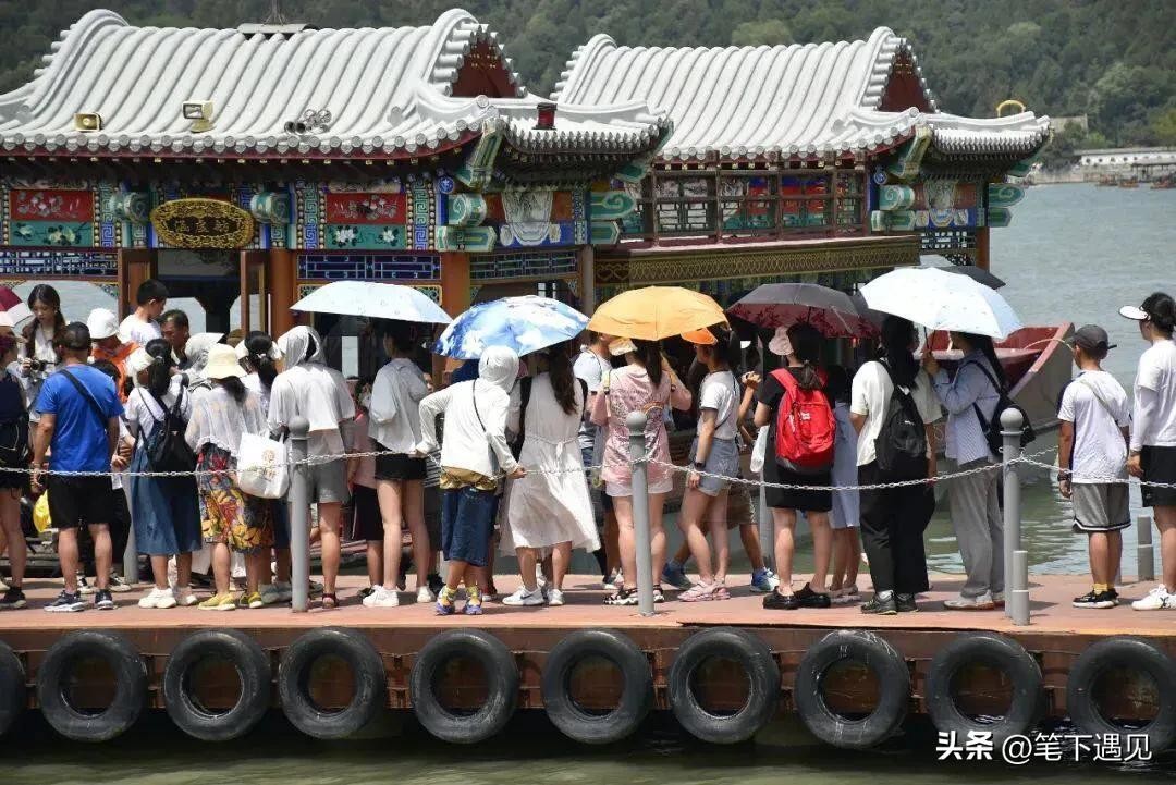 48岁导游中暑后去世,北京导游中暑身亡事件