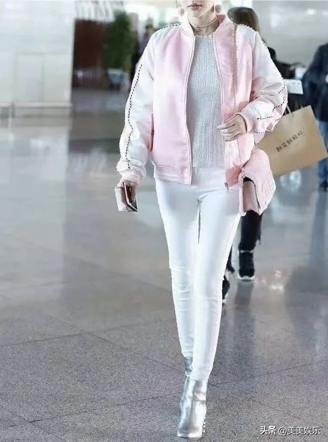 欧阳娜娜自创品牌上线，成本60块浴袍卖988，网友：割韭菜