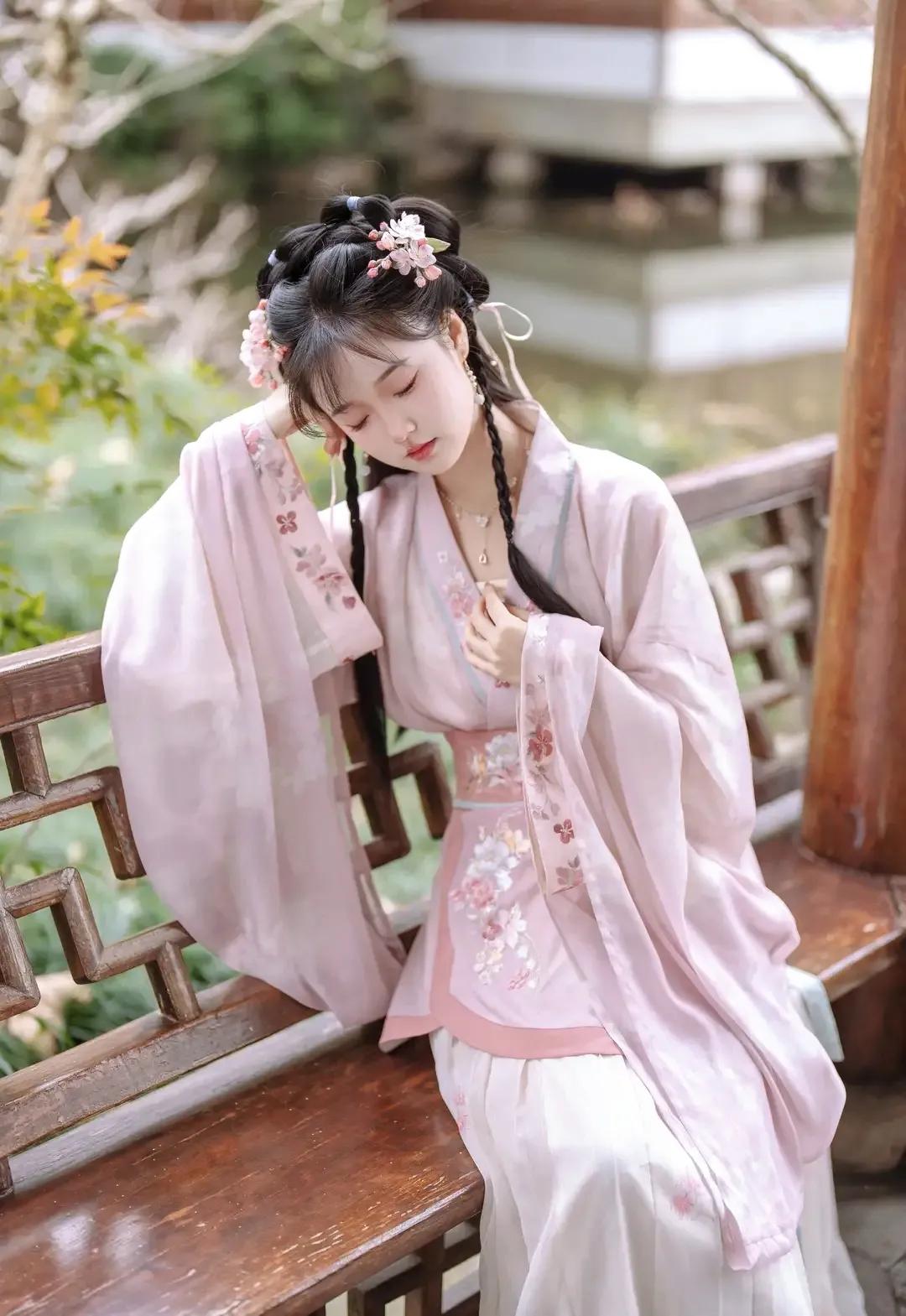 最美汉服惊艳世界,穿汉服惊艳全世界