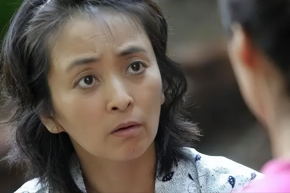 8位晚年移居国外的老牌明星,年轻出国享受晚年回国养老的明星