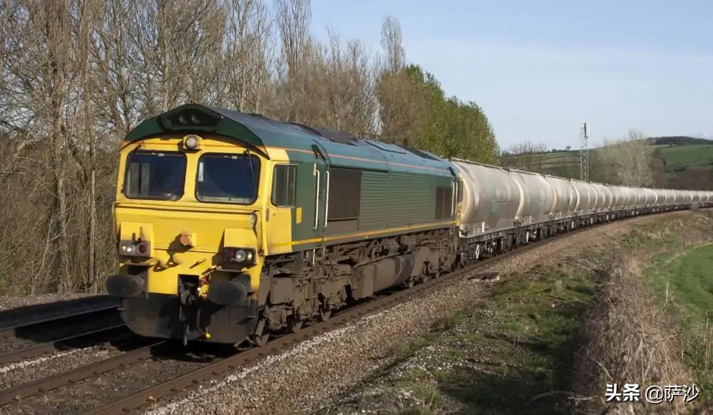 为什么各国铁路宽度不一样,不同国家的火车脱轨异事