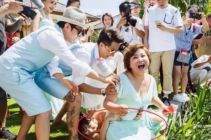 知名女星被*拍偷**裙底，她的回击真漂亮！