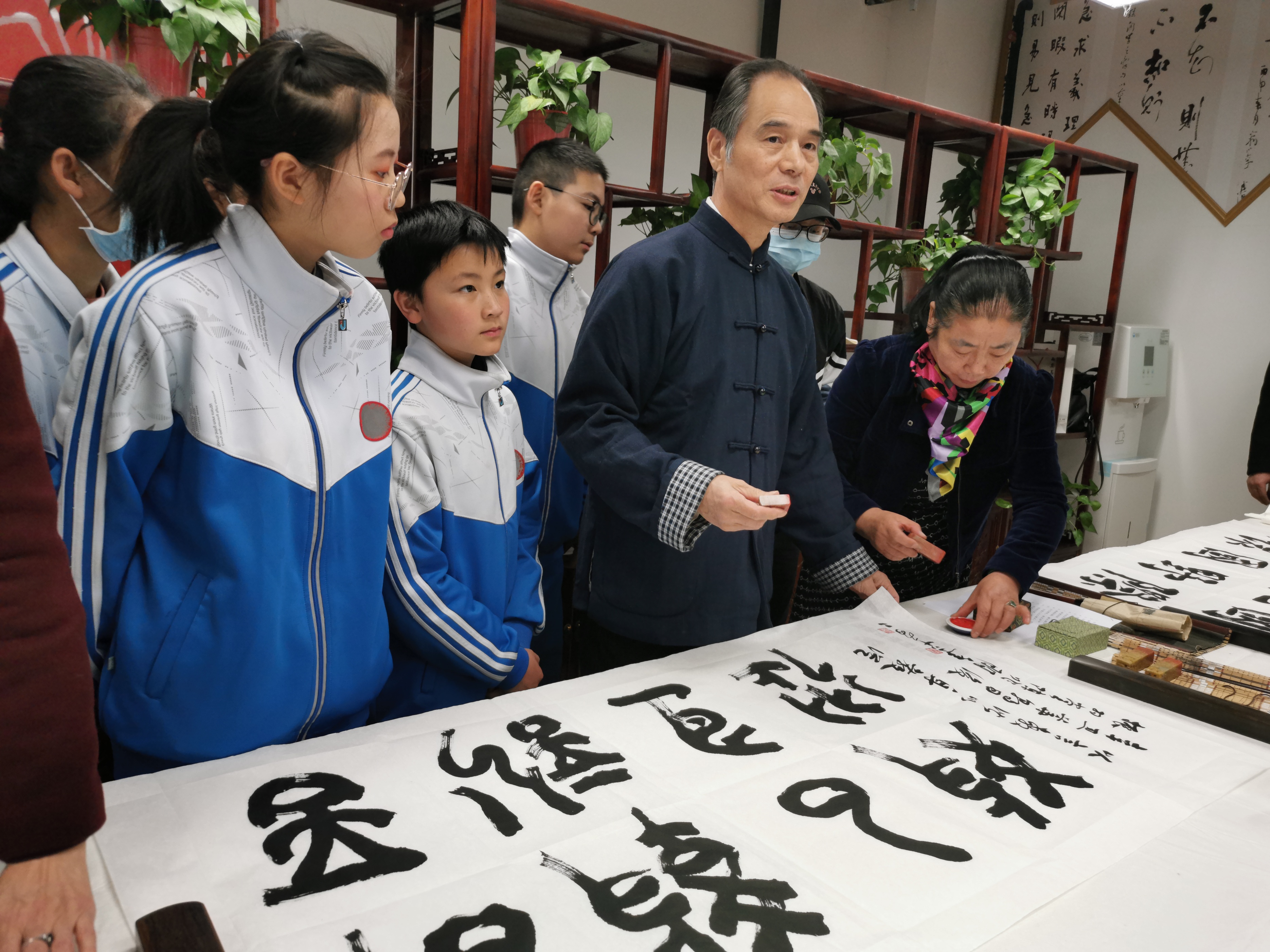 西安高新第四完全中学和第一学校,西安高新区第四完全中学