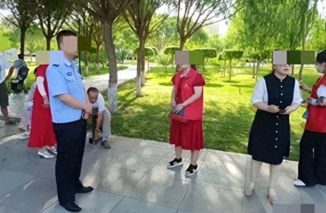 江苏51岁大姐醉酒被人扛走,51岁大姐醉酒被人扛走