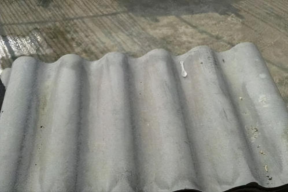 自建房房顶琉璃瓦利弊,树脂瓦红顶白底好用