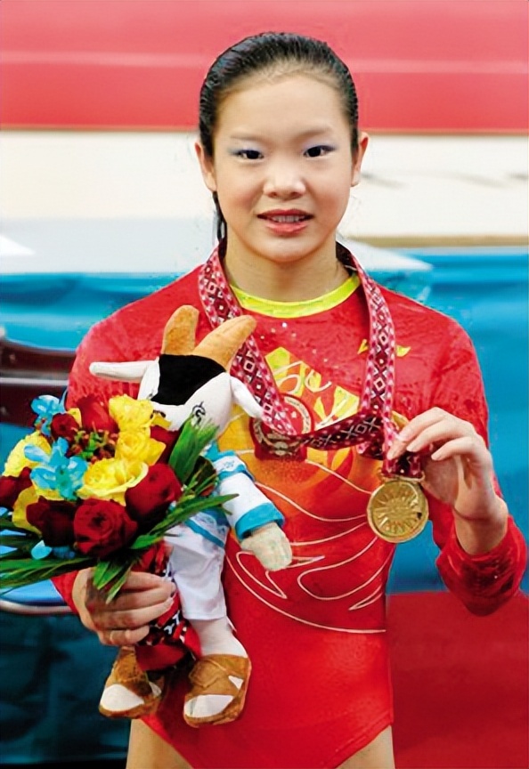 体操女皇程菲：身材严重发福涨至200斤，35岁任副教授仍单身