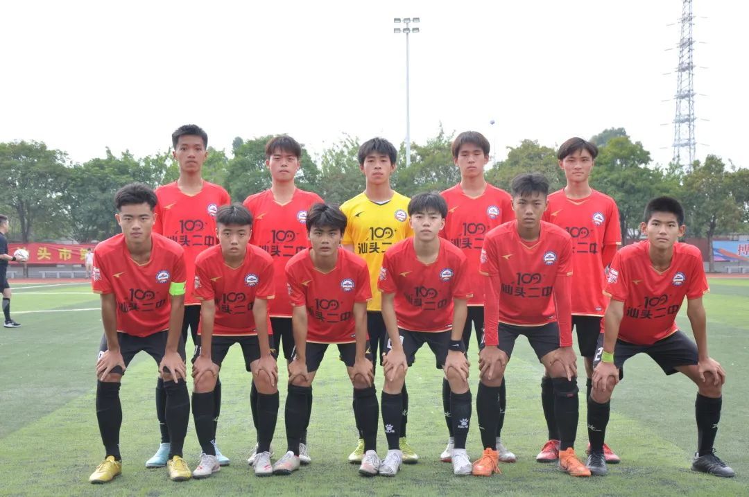 校园足球|汕头市第二中学黄鑫跃、郑铠敏：只有团队的赢才是赢