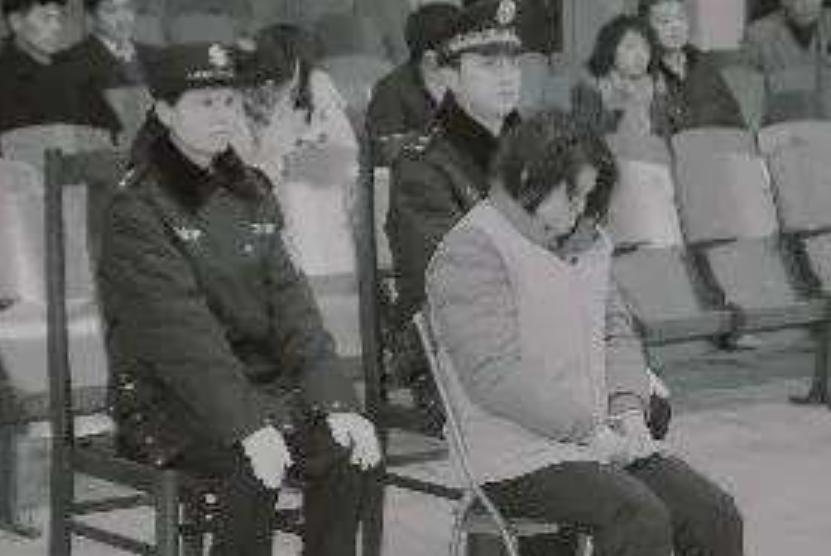 重庆残疾小伙卖白糕,重庆卖白糕富翁被杀