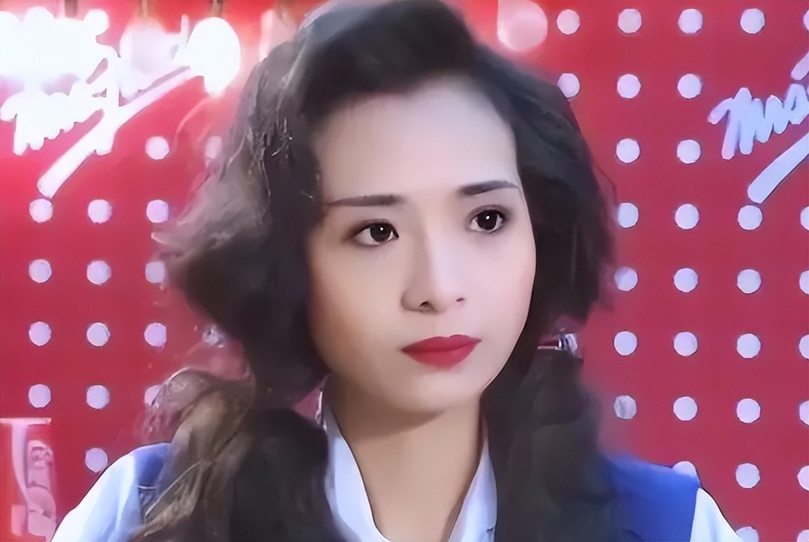 她是风月片天后，一脱成名却不*点露**，照顾男友26年，遗产赠与继子