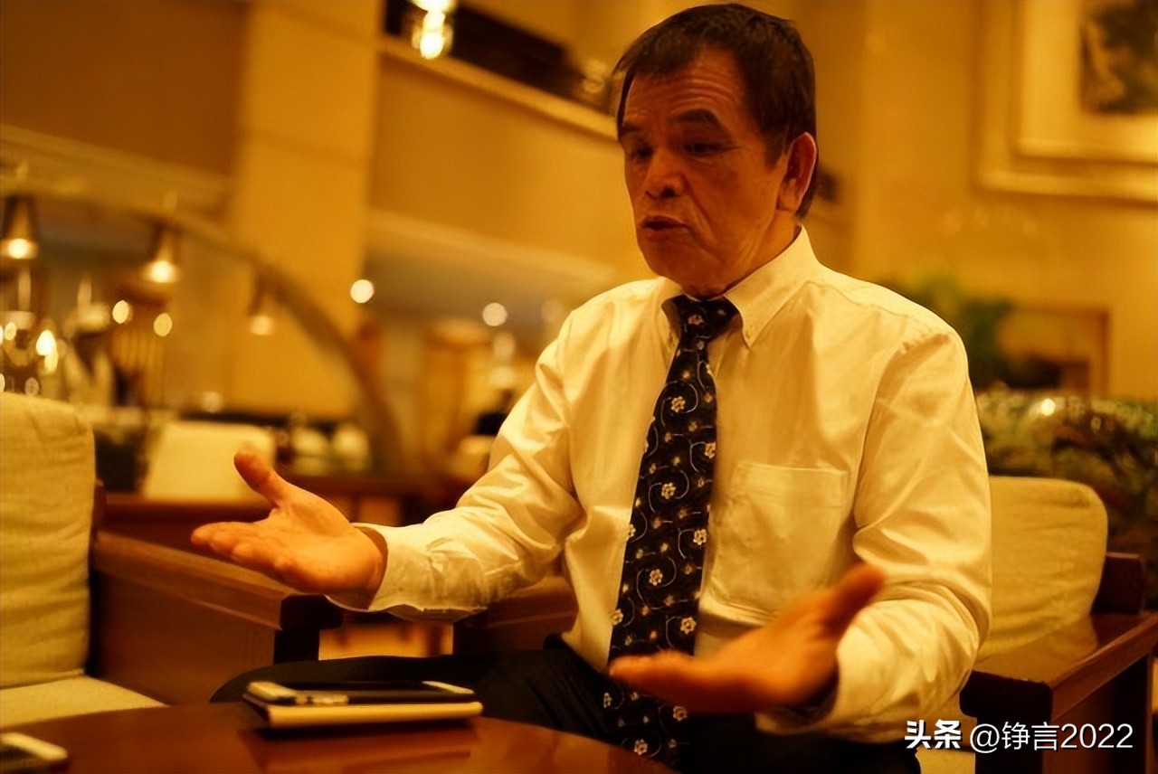 外国人评价老伯,老外街头英文采访老爷爷