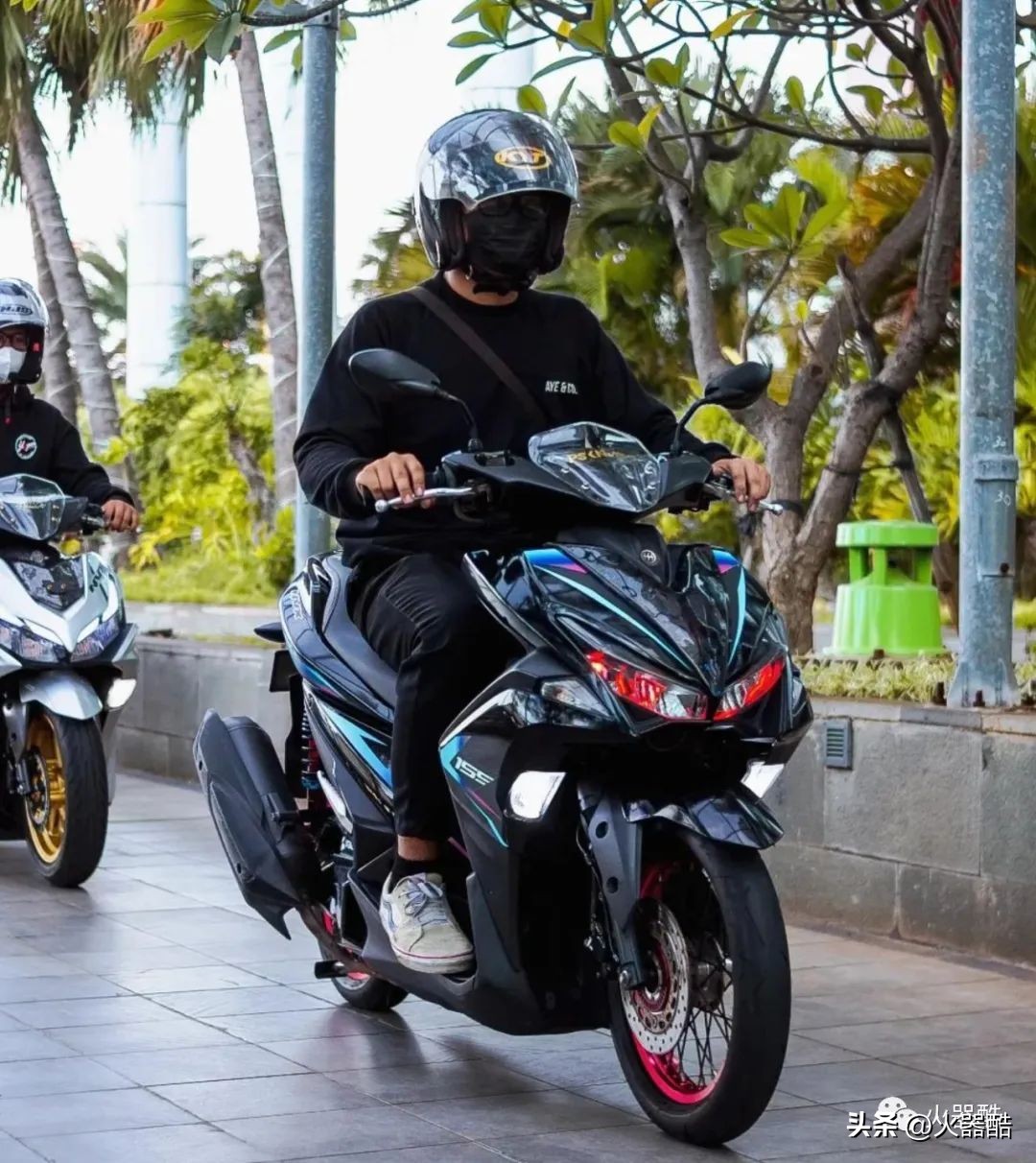 雅马哈nvx155帅气视频,aerox155与nvx155哪个好