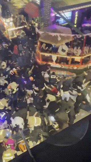 韩网再曝事故细节:死者多为20+岁瘦弱女孩,或因穿高跟鞋易跌倒