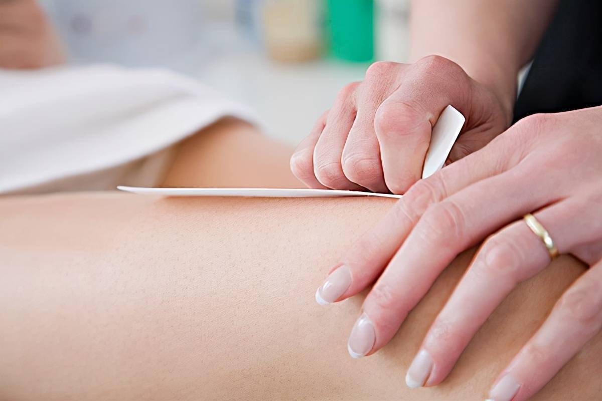 为什么头发卷眉毛直,头发自然卷毛怎么自己长直发