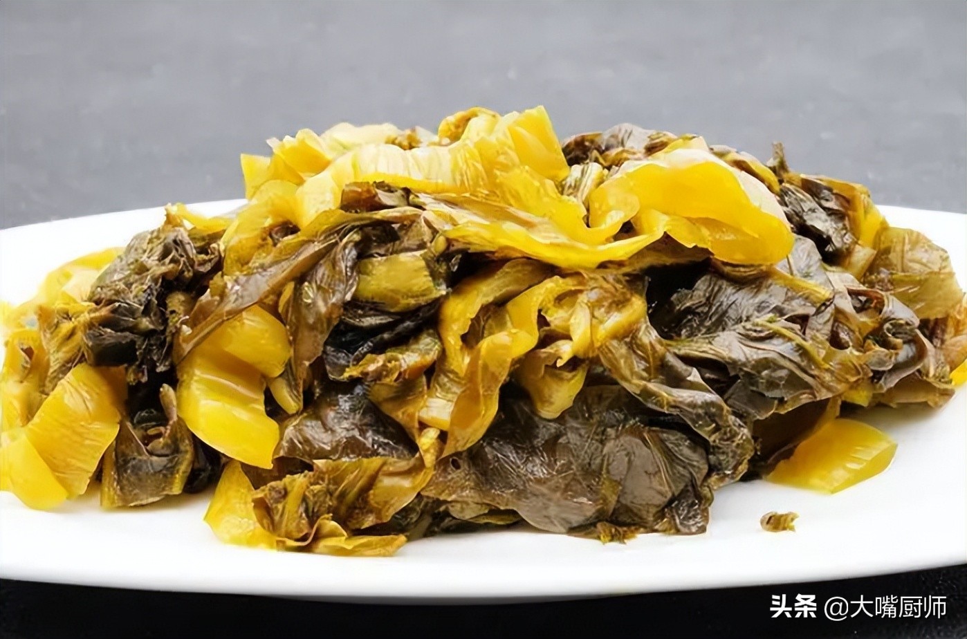 水腌酸菜的正确方法,腌酸菜放盐么