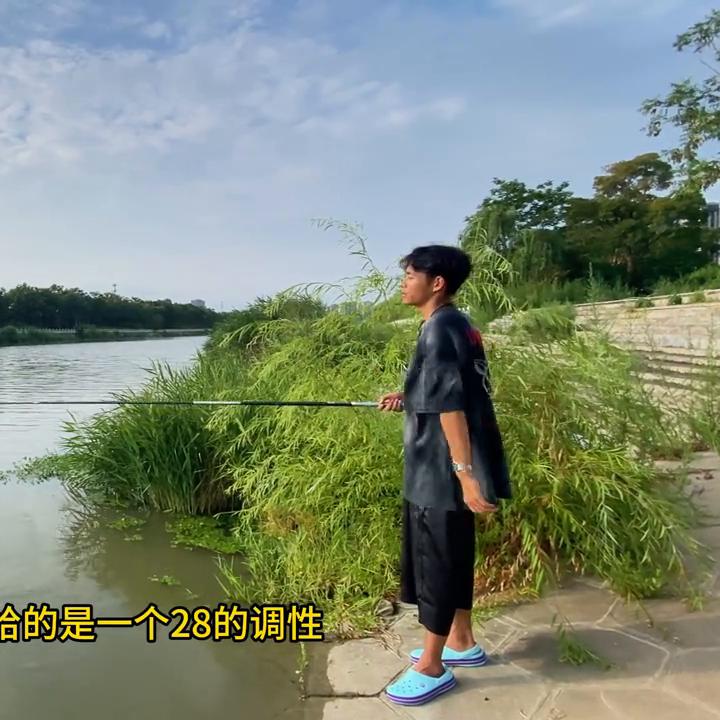 浪尖哪一款鱼竿好看又便宜,极光鱼竿和浪尖鱼竿