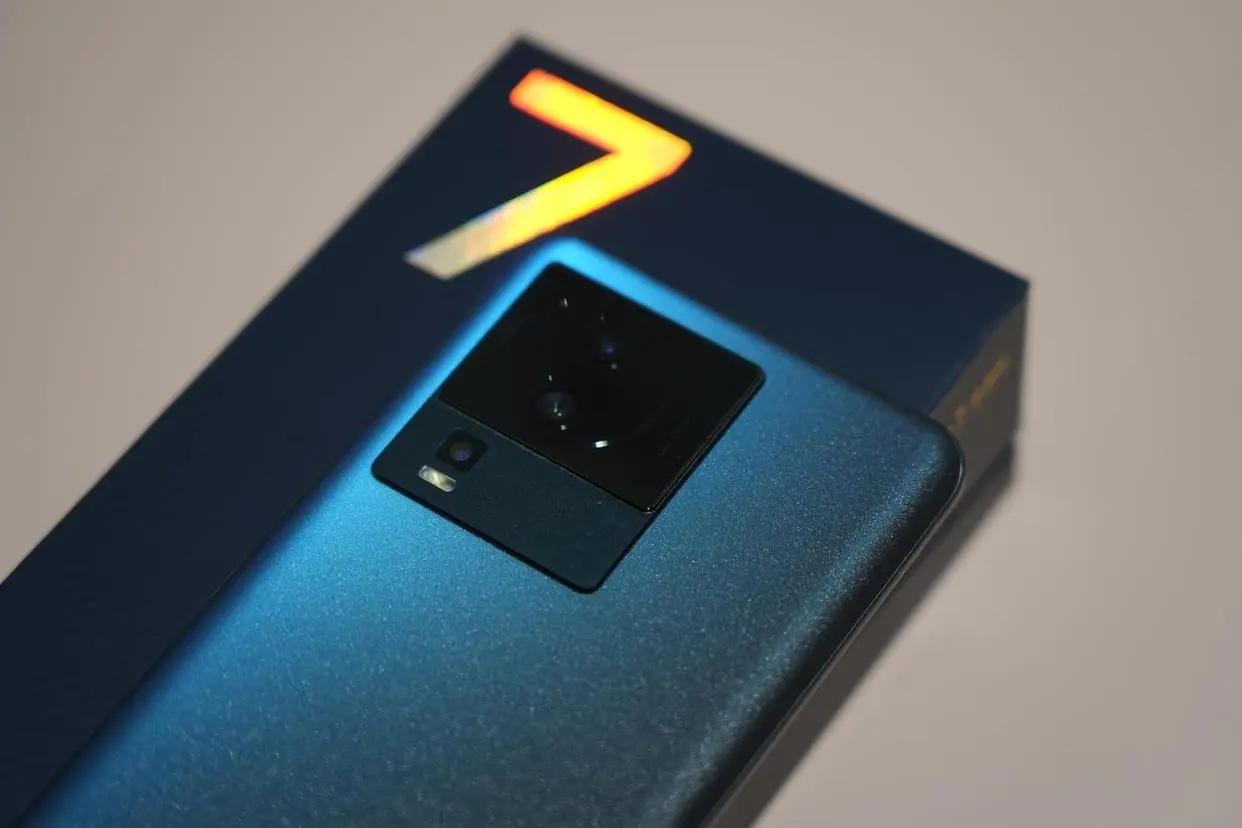 目前最值得买手机是哪一款,2500元最值得买手机