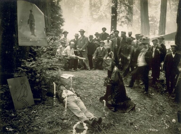 欧洲最秘密的学生兄弟会“骷髅会”的成员隐藏了什么