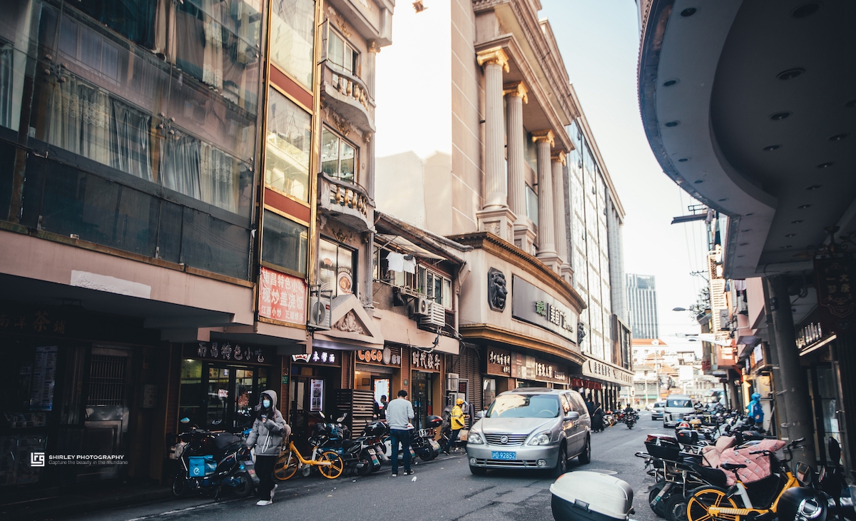 曾经的上海第一美食街，如今萧条冷清餐厅相继关门，旧改启动在即