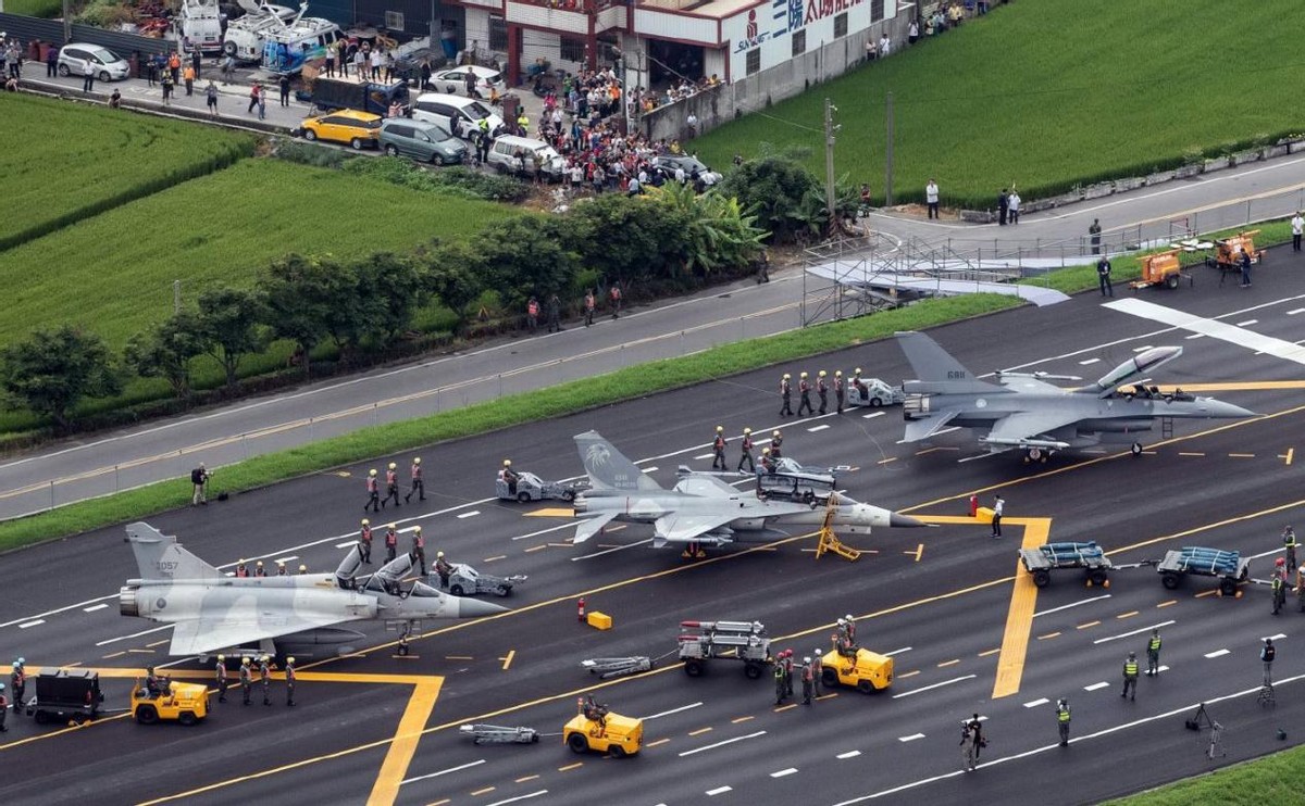 台湾f16v对比歼20,歼20能压制歼16v吗