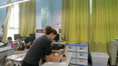 前方高能谁演的,前方高能校园歌手演唱瞬间