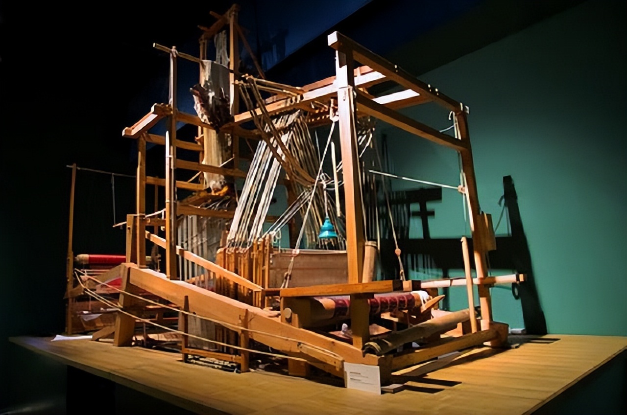 织布机到底是谁发明的,织布机是什么时候发明