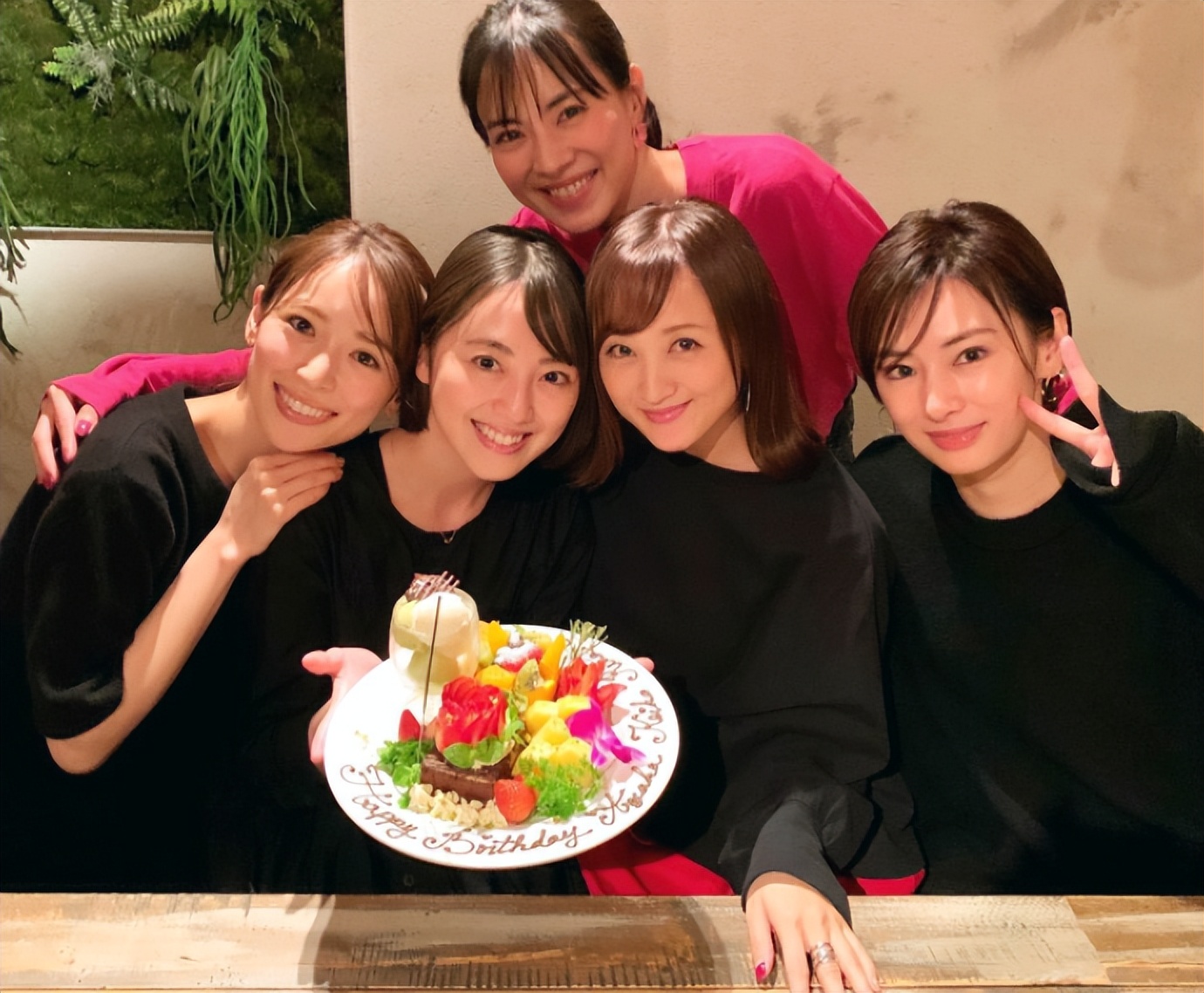 世界杯日本国足太太团曝光,世界杯日本美女太太团