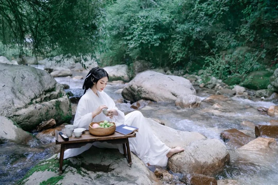 王淑娴诗词|我有相思无处售，情人一别天涯久