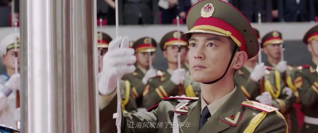 摘皇家*徽警**，无误差手表，放5次烟花，8部细节拉满的回归题材电影