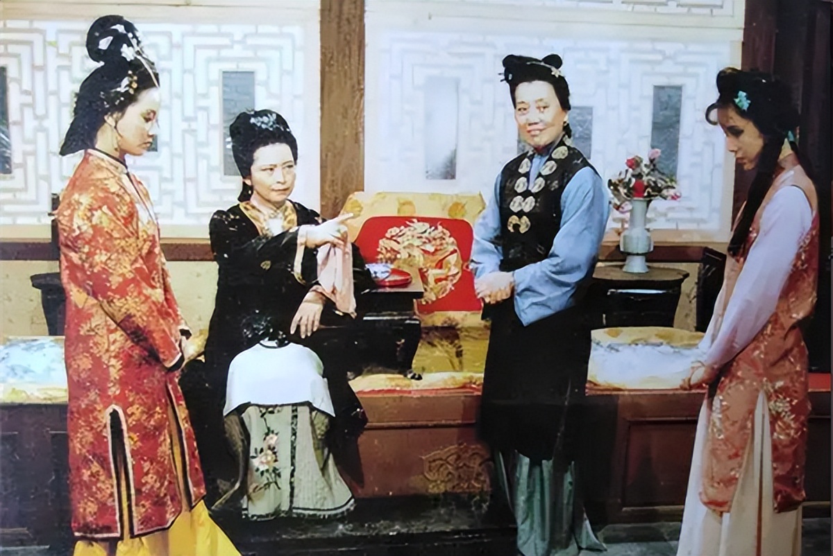 贾政为何喜欢粗俗的赵姨娘,贾政为何讨厌王夫人偏爱赵姨娘