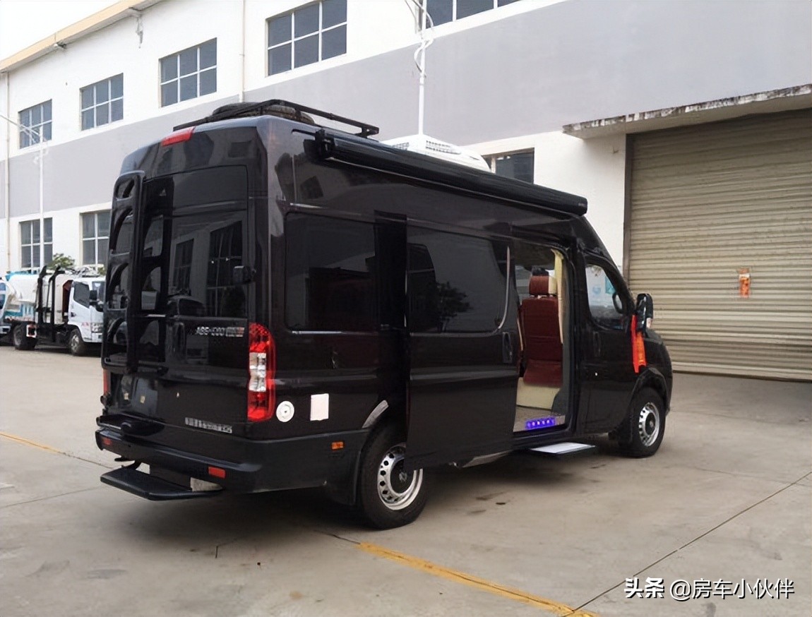 福特房车对比上汽大通原厂房车,高级福特房车改装案例