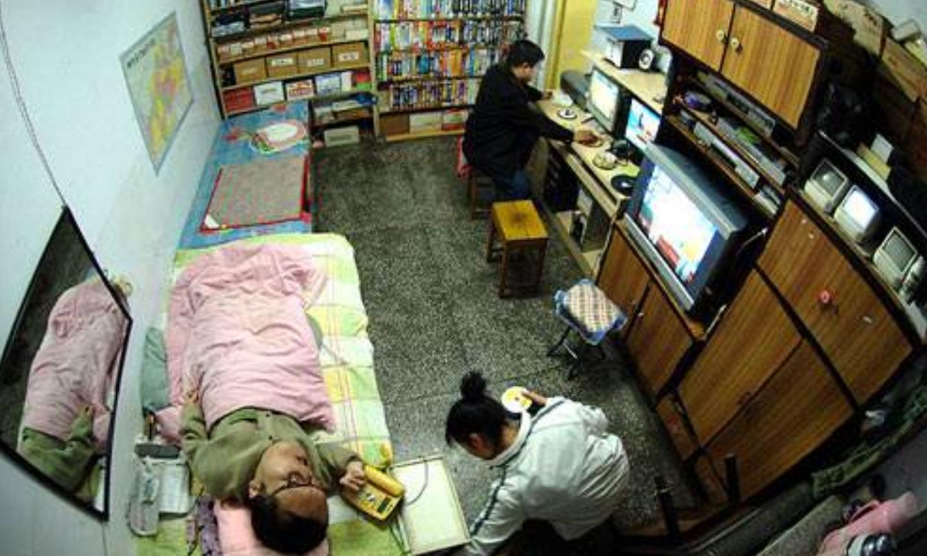 男孩得了怪病头部巨大,男孩得了怪病只有半个头