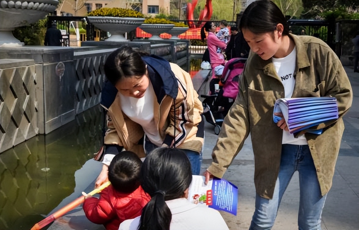 哈尔滨大学生网购火腿肠变质,网购到变质火腿肠被客服攻击学历