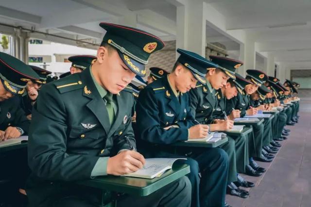 军校毕业分配后，工资就能过10000元，为何却有人不建议报考呢？