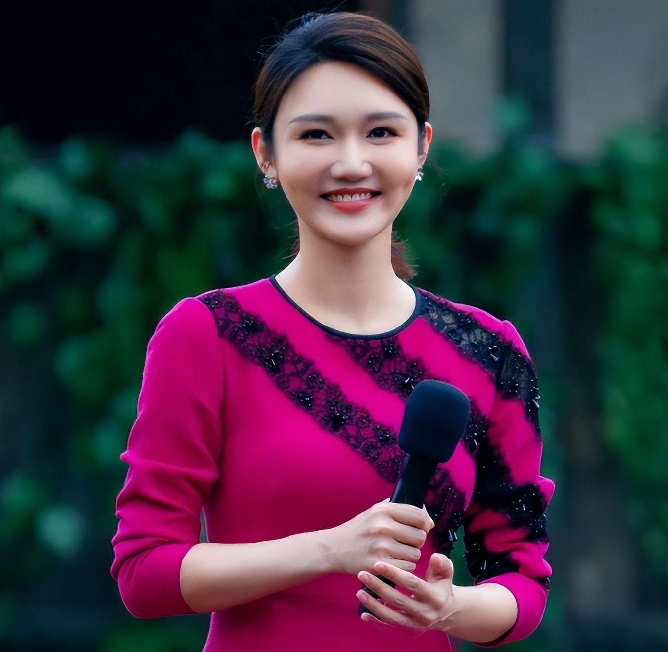 2020鏄ユ櫄浼楀鏄庢槦鍚屽彴婕斿敱,鏄ユ櫄鑰佹瓕鍞卞鍚屽彴