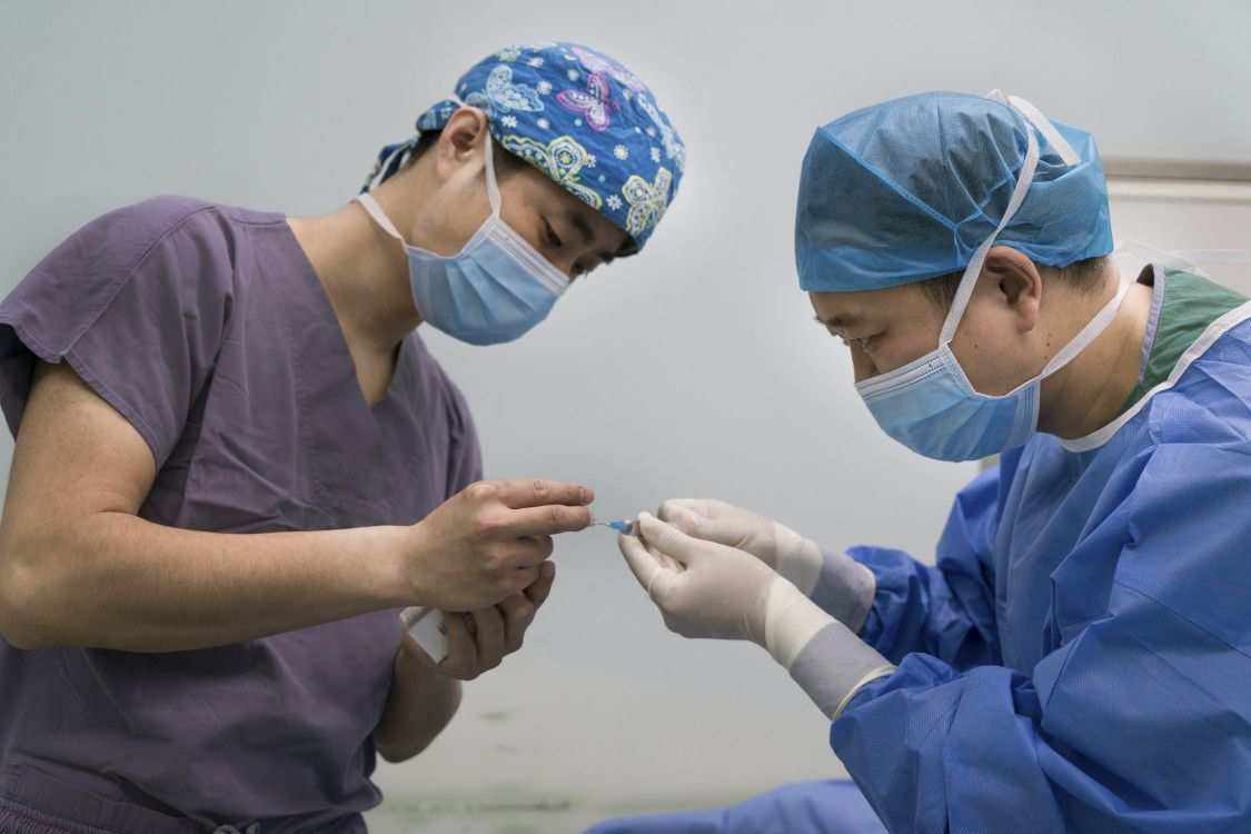 胸腔镜检查使用盐酸利多卡因疼吗,胸腔镜下手术并发症的处理原则