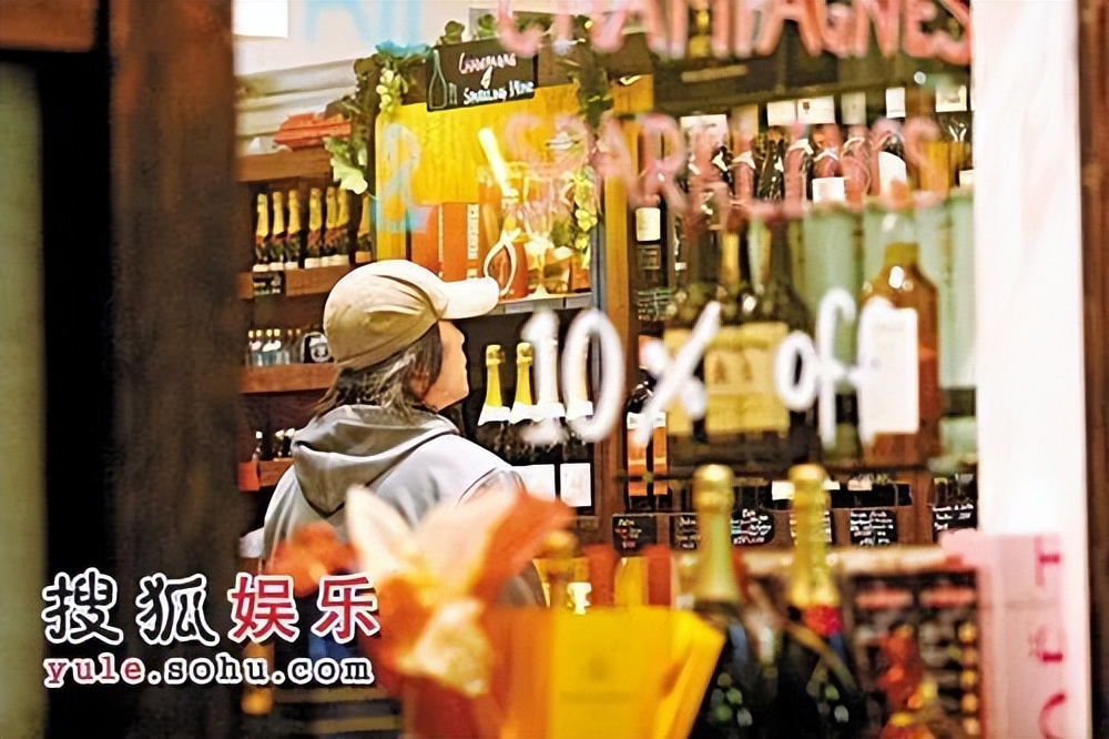 平平无奇一张合照，里面这个竟然价值百万！