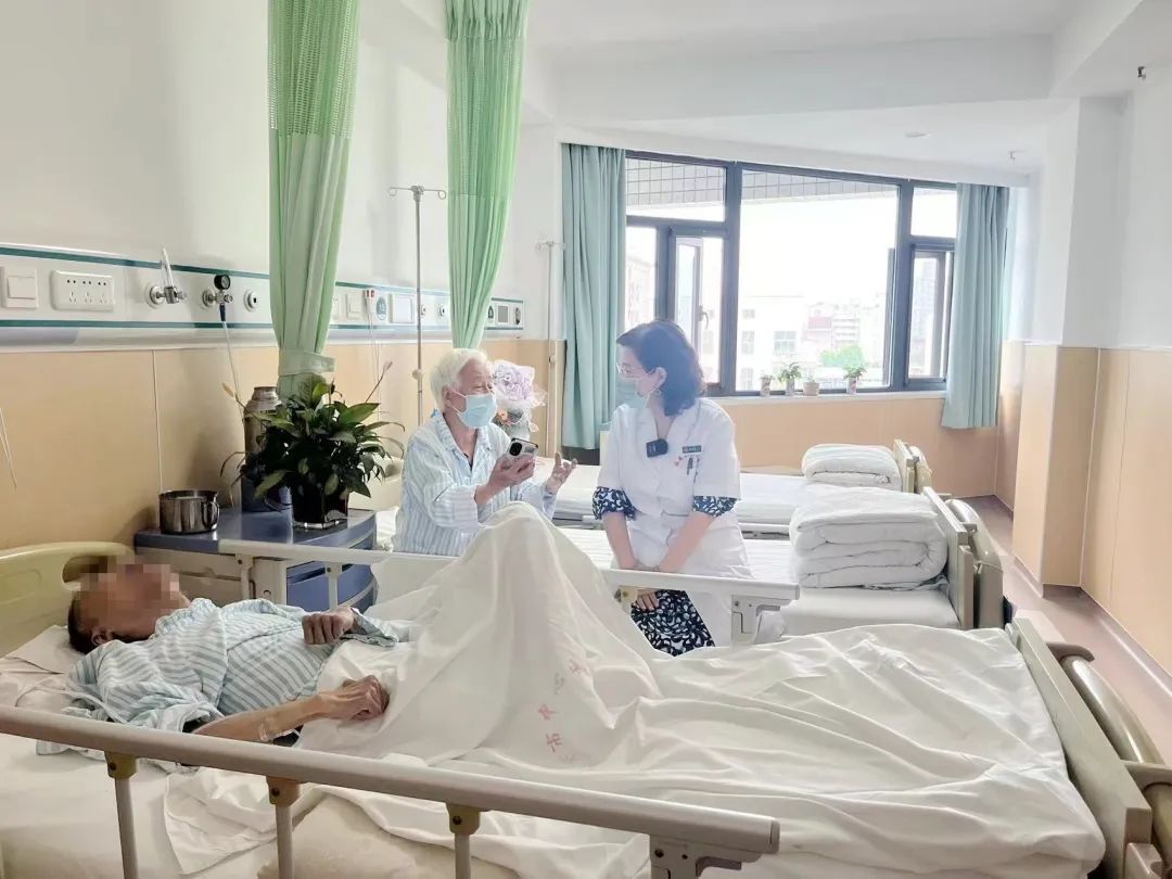 伟大母亲的故事,一个伟大的母亲感人视频